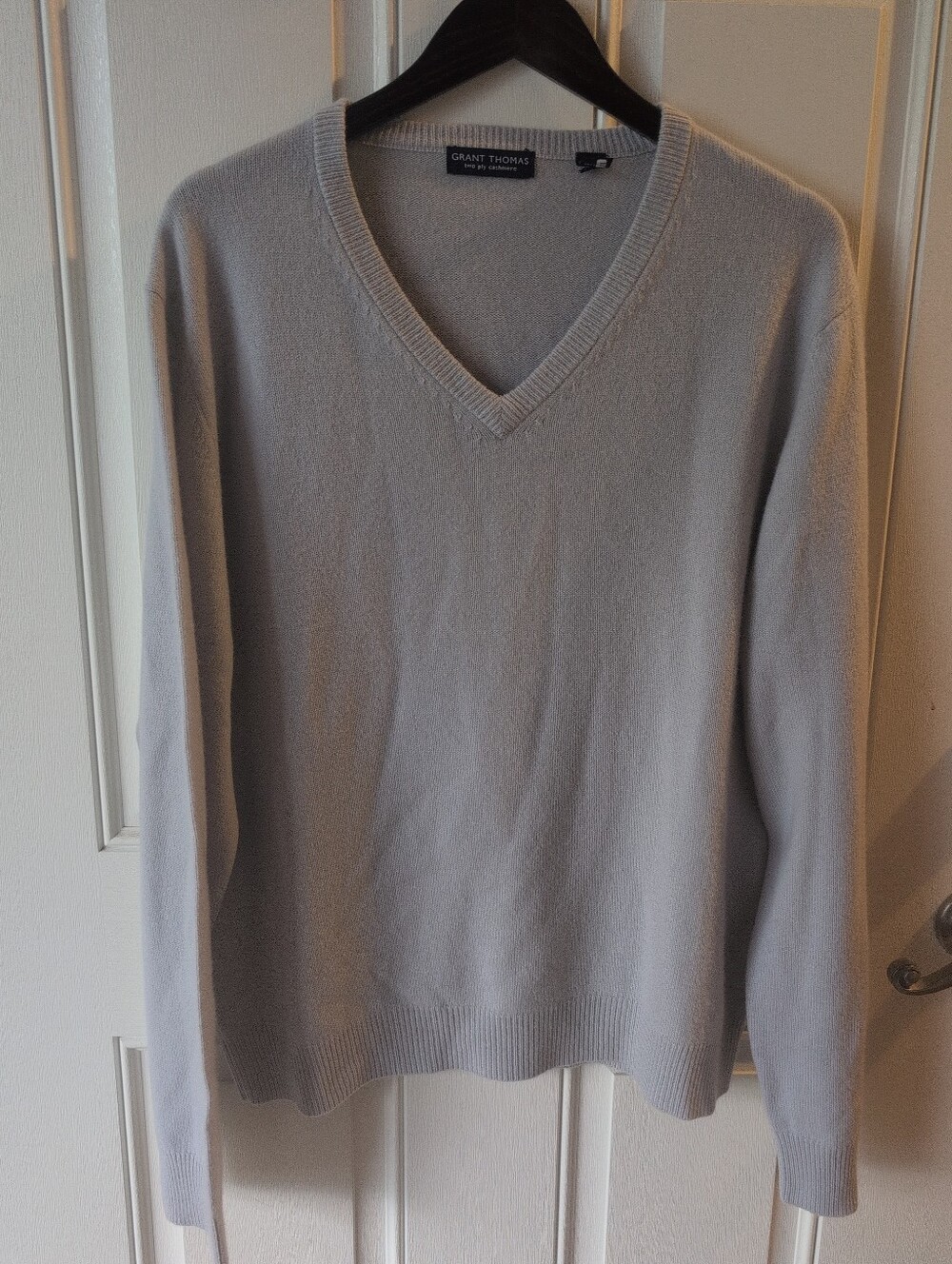 Grant Thomas Men’s Light Gray Two-Ply Cashmere V-Neck Sweater